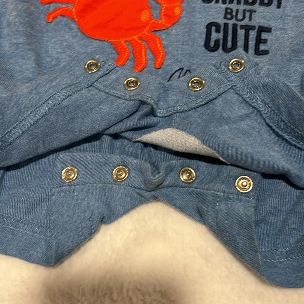Carters 0-3 months little crab one piece shorts outfit for baby. easy buttons